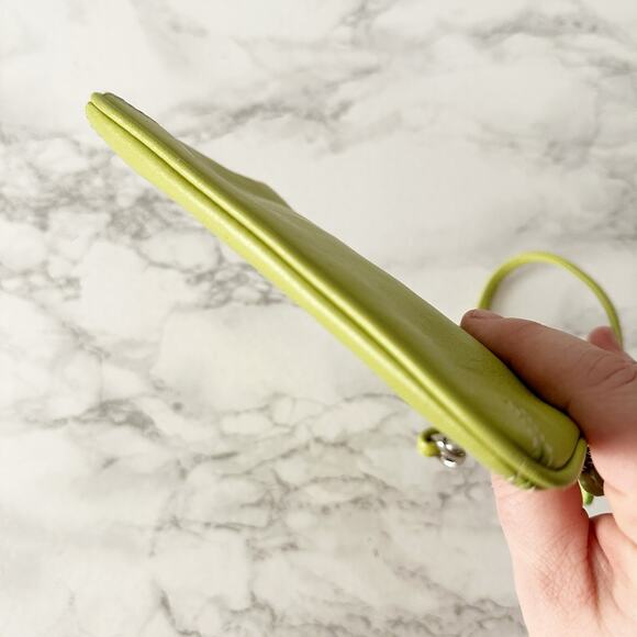 Coach Light Lime Green Soft Smooth Leather Zip Top Wristlet Classic hangtag - Picture 6 of 12